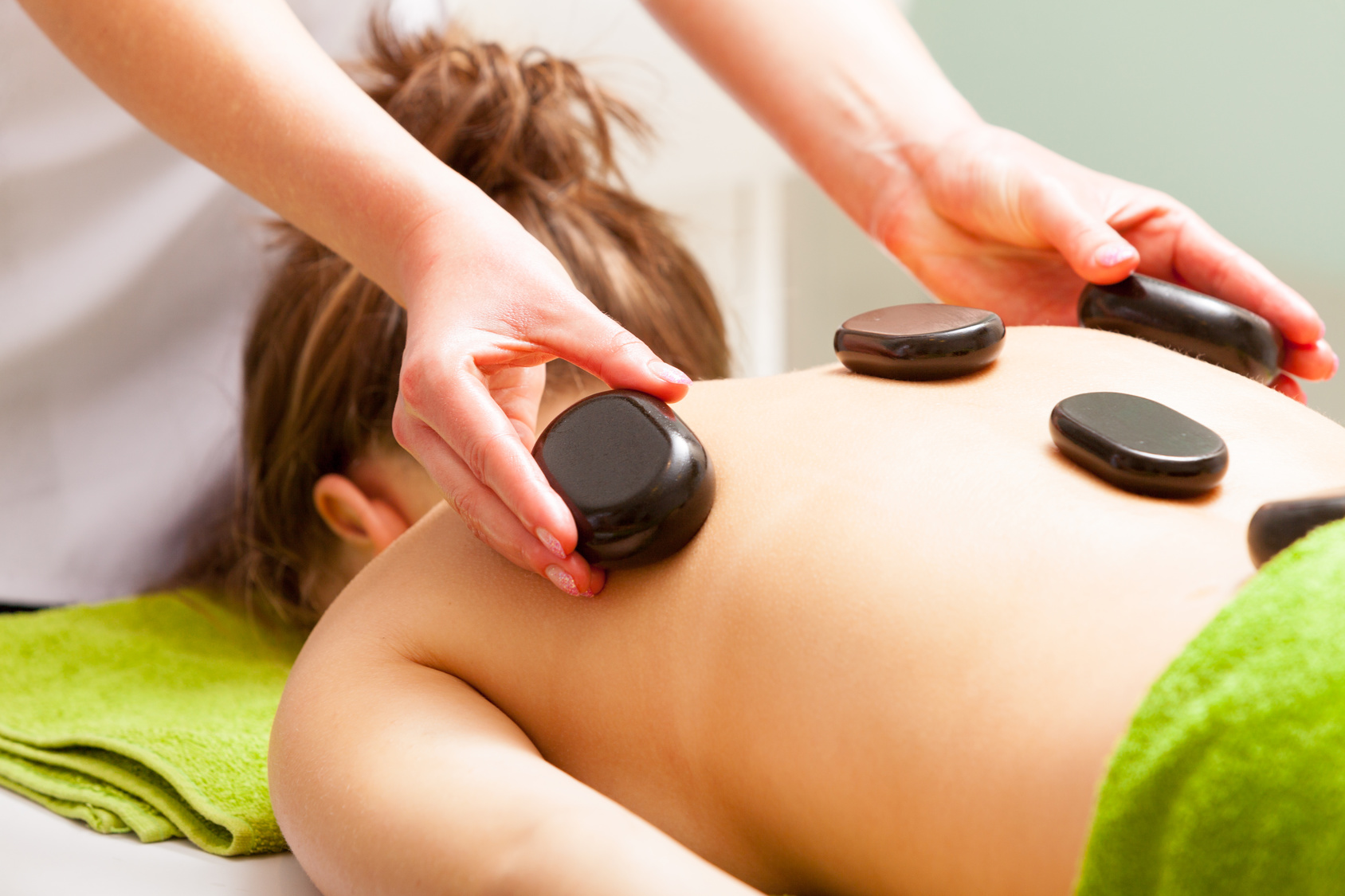 Ontrouw enz Aan het leren Blog | Hot Stone Massage - Luxury Spa Treatment | Seasons Salon & Day Spa